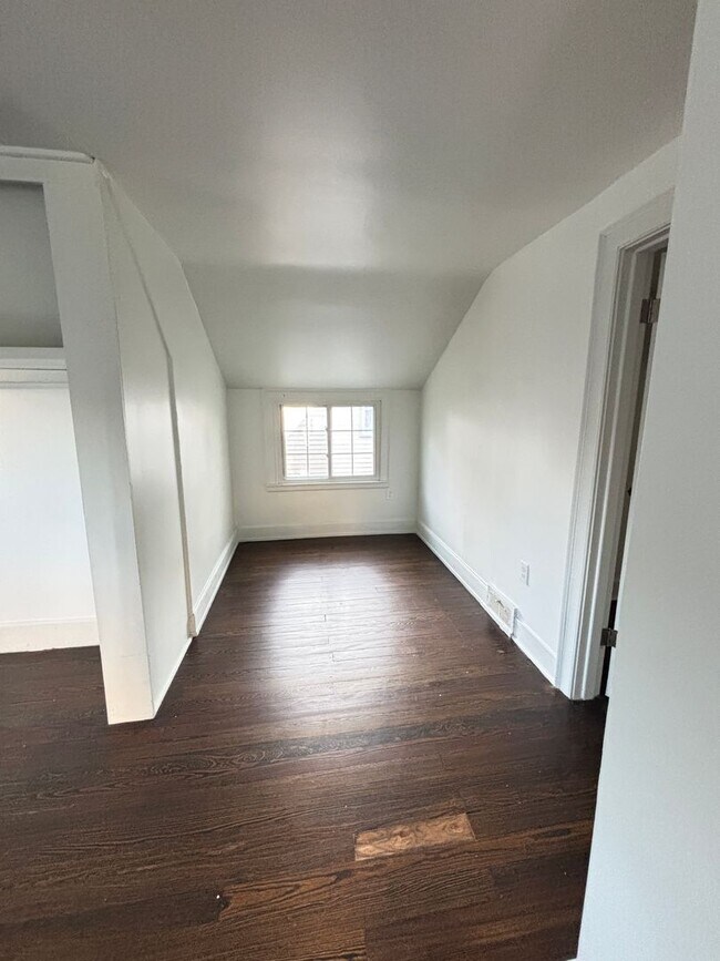 Building Photo - 409 E Washington Ave