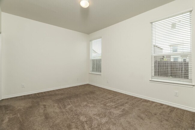 Building Photo - 4 Bedrooms located off Hwy 90W and Grosenbacher Rd, 10 miles from Lackland AFB