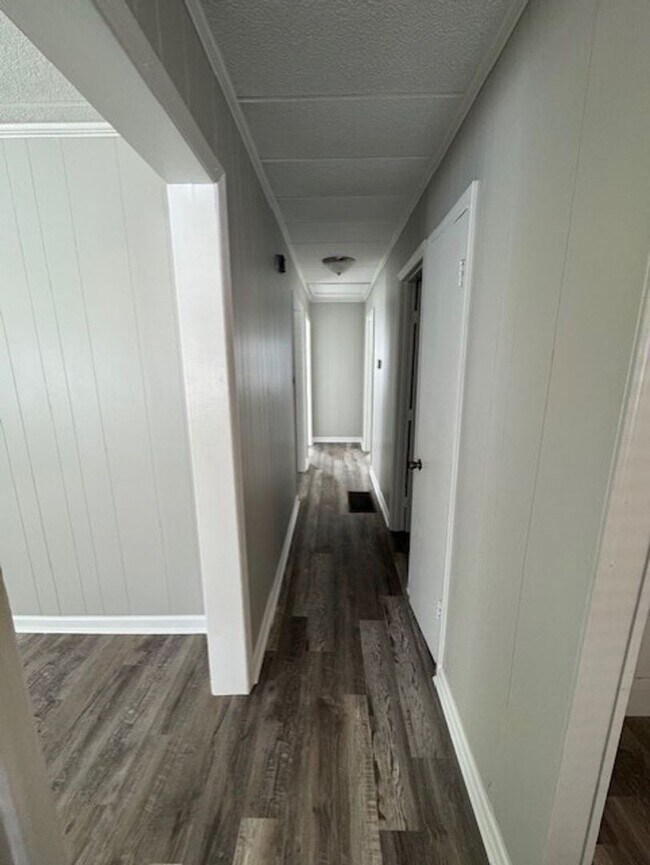 Building Photo - Newly Remodeled 3 Bedroom 1 Bath *Half off First Month*