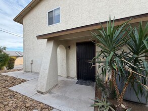 Building Photo - Beautiful home look, 4-plex, across from UNLV