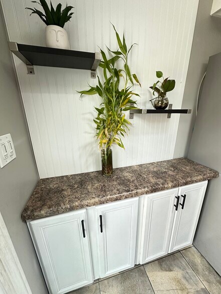 Building Photo - 7802 W Victoria St