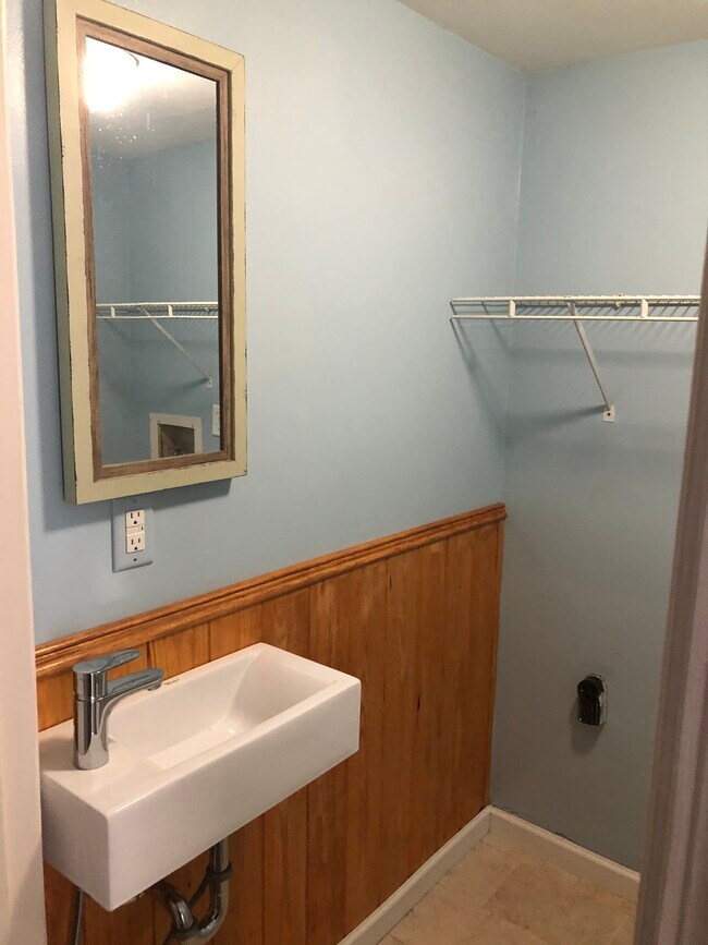 Building Photo - 507 Stinson Dr