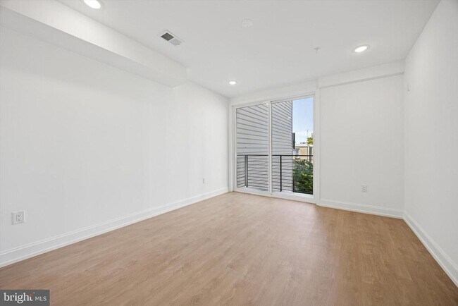 Building Photo - 1614 Ridge Ave