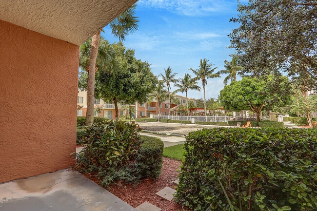 Building Photo - 3110 Myrtlewood Cir E
