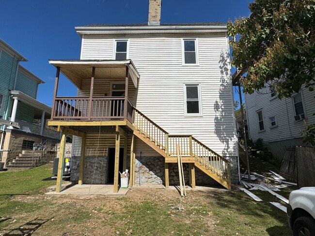 Building Photo - Updated 3-Bedroom, 2-Bath with all new app...