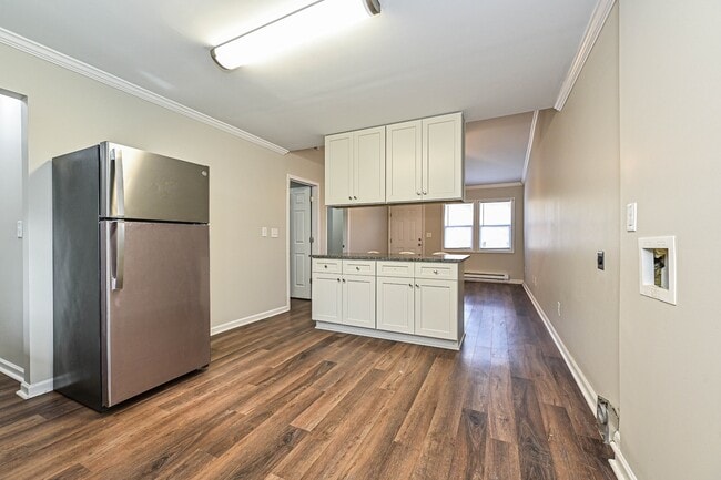 Building Photo - 302 E Hudson St