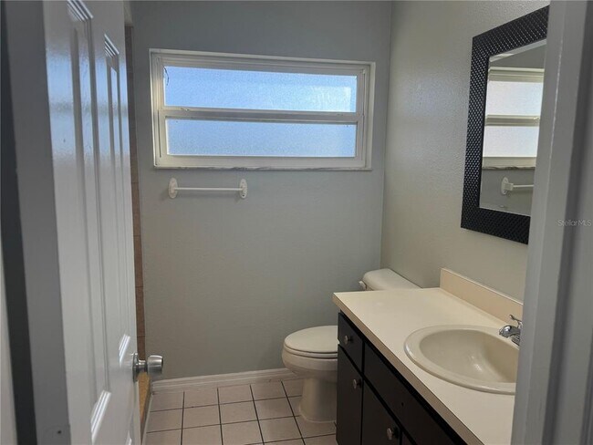 Building Photo - 444 Ball Ct