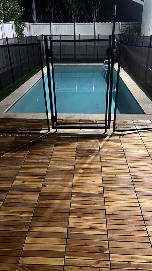 Building Photo - 6848 N Miami Ave