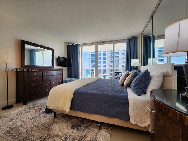 Building Photo - 3505 S Ocean Dr