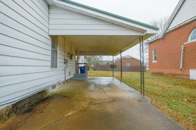 Building Photo - 112 Moore St