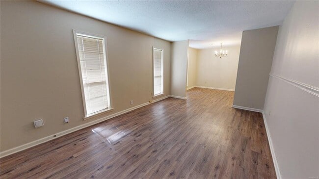 Building Photo - 2112 Cottingham Dr