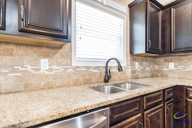 Building Photo - 105 Regency Ct