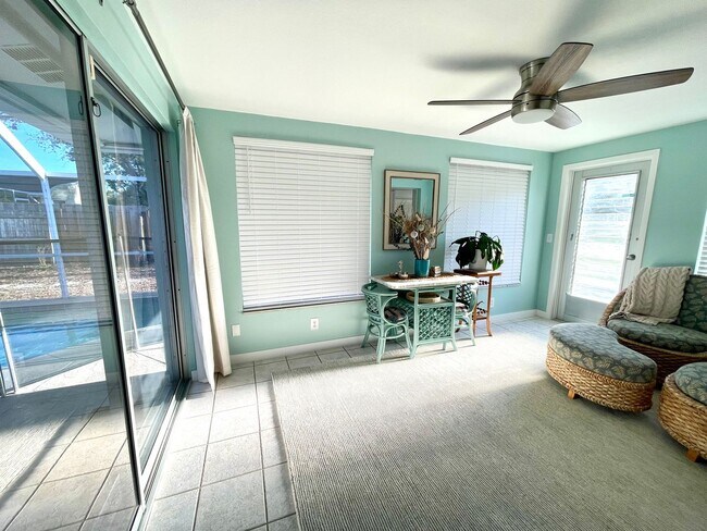 Building Photo - Beautiful Pool Home in East Venice