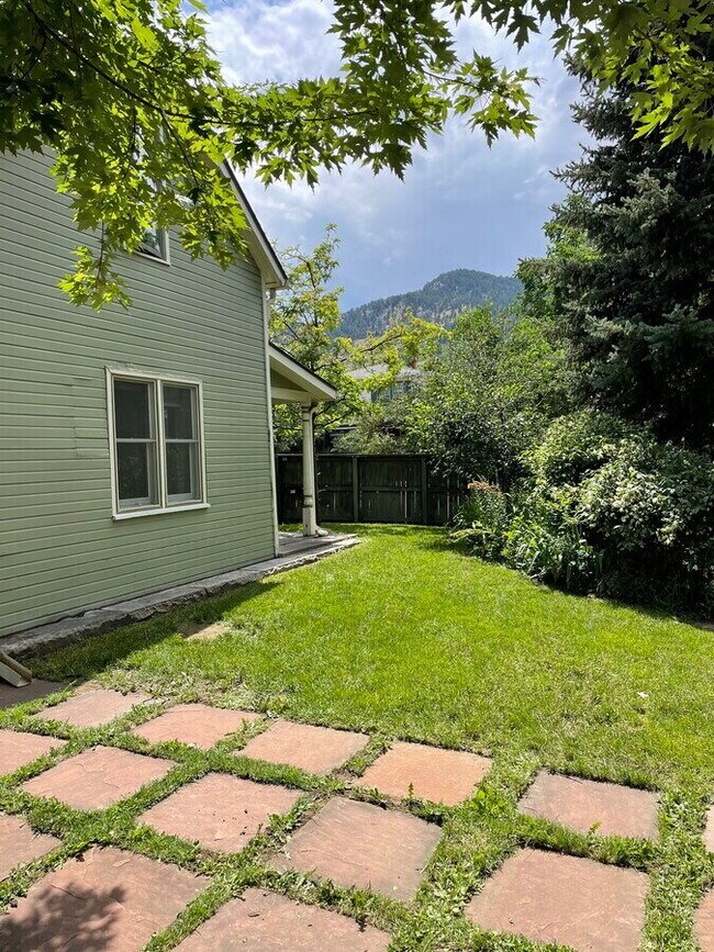 Building Photo - 1544 9th St