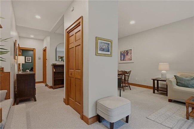 Building Photo - 158 Narragansett Ave