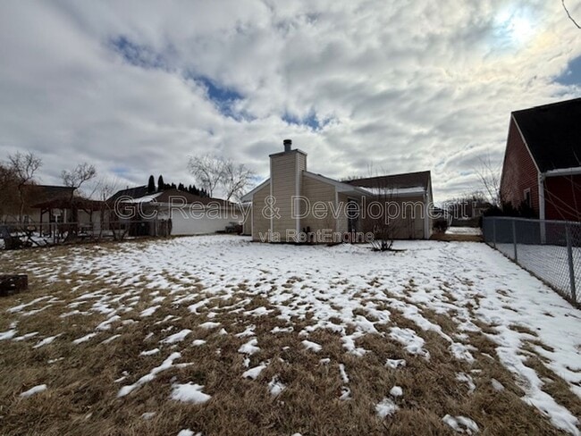 Building Photo - 944 Shady Ln