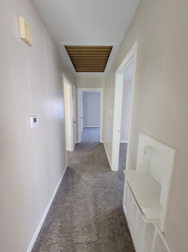 Building Photo - 3 Bedroom 1 Bath Home