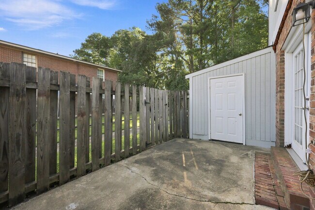 Building Photo - 126 Oakmont Dr