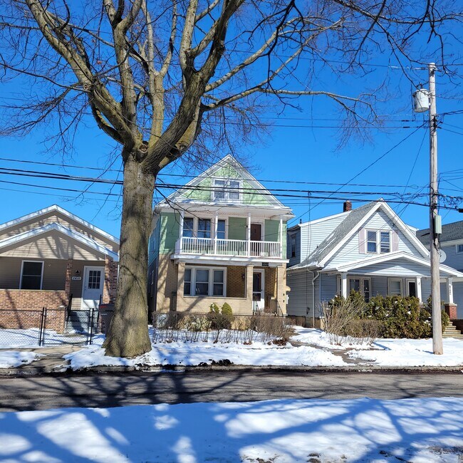 Building Photo - 2412 Grand Ave