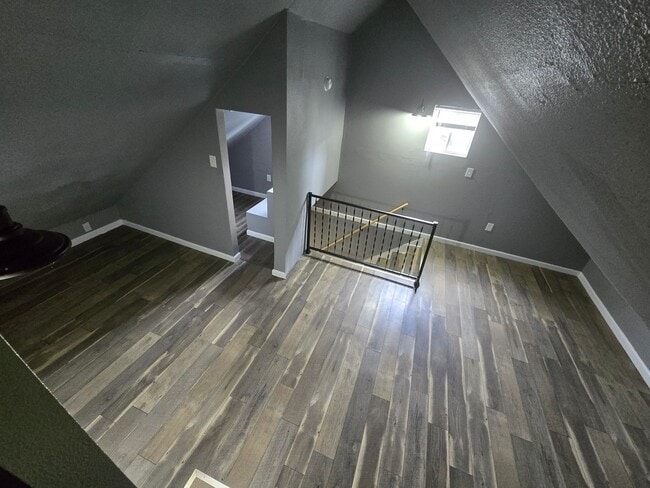 Building Photo - 3 Bedroom House