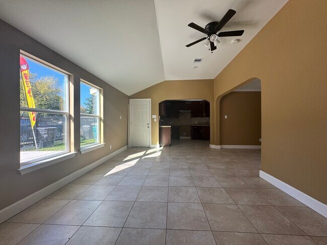 Building Photo - 702 Majorca Dr