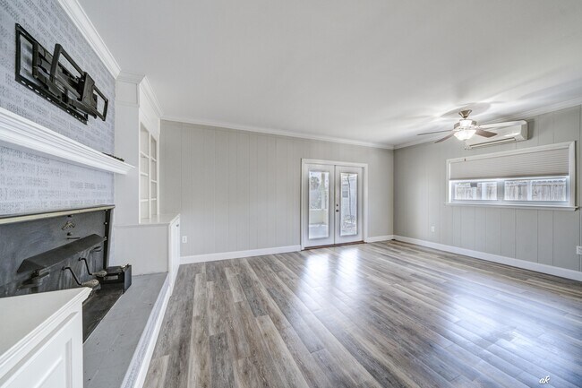 Building Photo - 3105 W 21st Ct