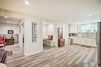 Building Photo - 303 Glenwood Rd