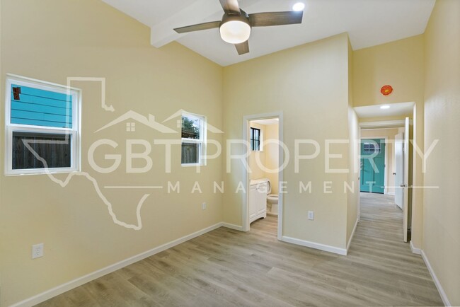 Building Photo - 3 Bedroom 2 Bathroom Home Ready for Move In1