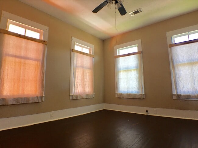 Building Photo - 3828 Avenue M 1/2