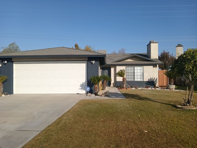 Primary Photo - Stylish, Secure, and Pet-Friendly 3-Bedroo...