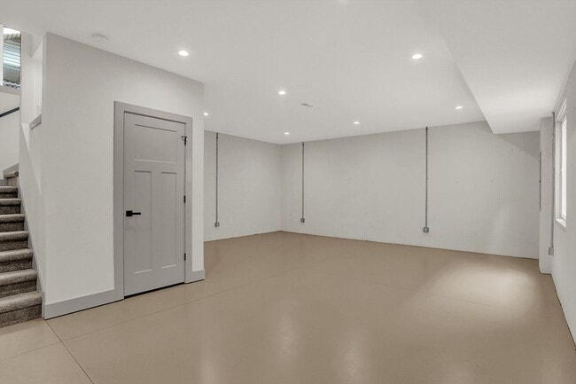 Building Photo - Brand New 4 bedroom 4 bath  Build near Eli...