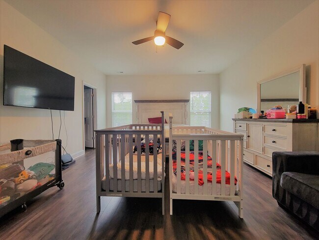 Building Photo - Beautiful end unit townhouse in Cosby Village with loads of extras.