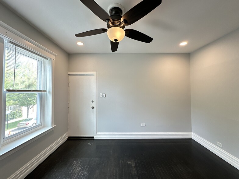 Building Photo - 2552 N Kildare Ave