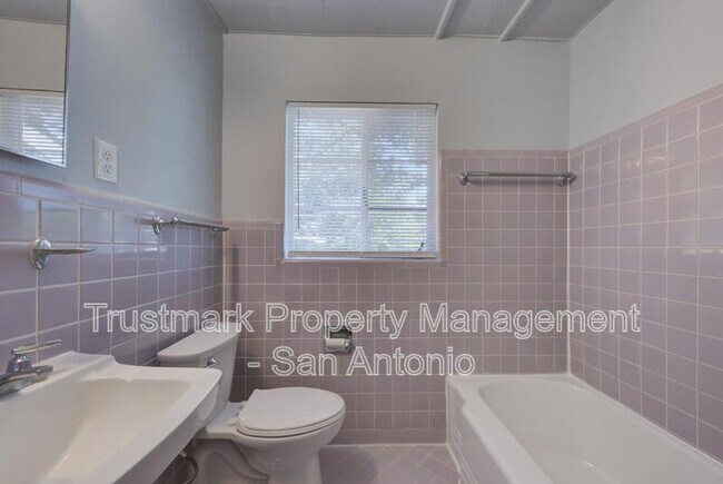 Building Photo - 809 Rittiman Rd