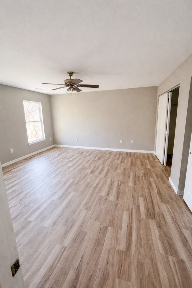 Building Photo - 3836 Country Club Dr