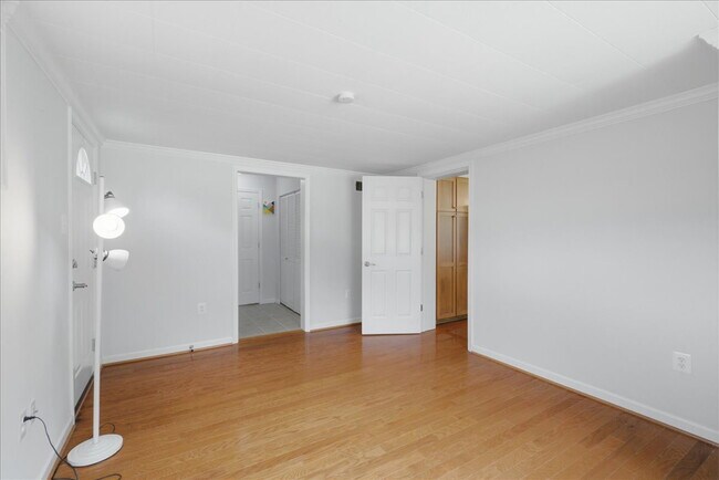 Building Photo - Charming 4-Bedroom Springfield Rambler Near Lake Accotink Park