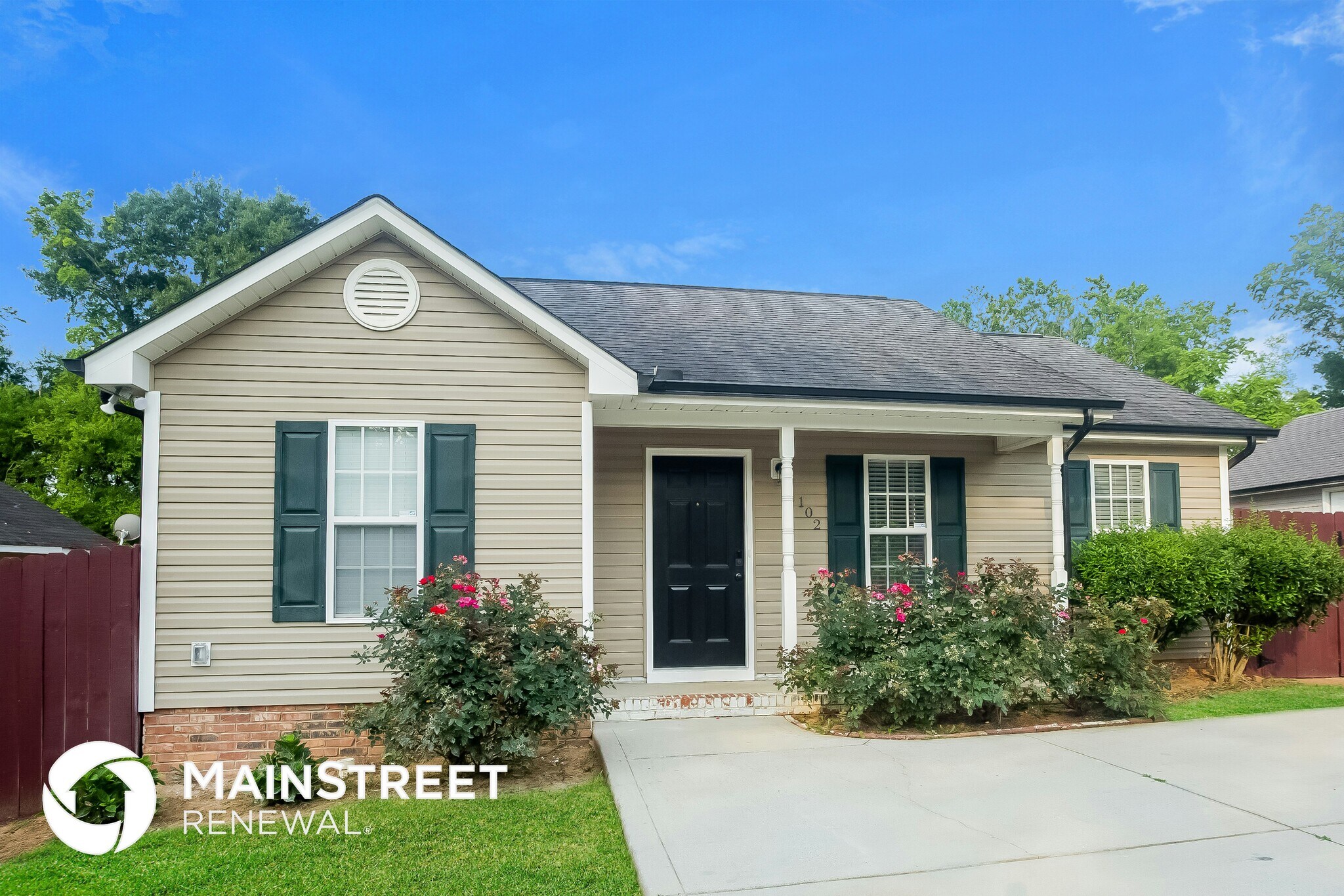 Building Photo - 1102 Skyland St