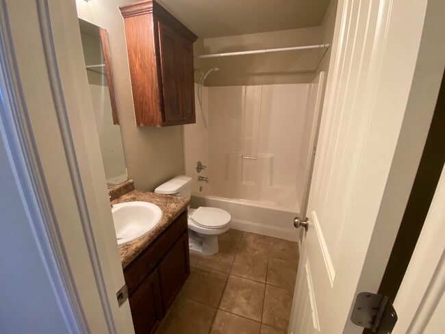 Building Photo - 15201 E 109th St N