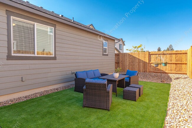 Building Photo - 2023 Hayden 3BR-2BA townhome in Redmond's ...