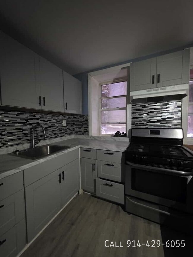 Building Photo - 215 Edwards Pl