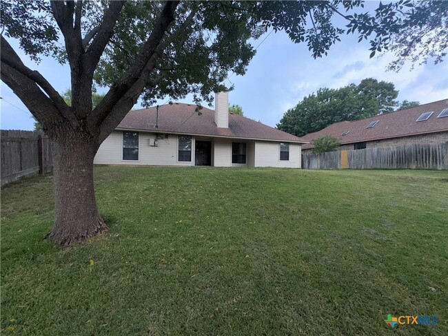 Building Photo - 1801 Thomas Ct