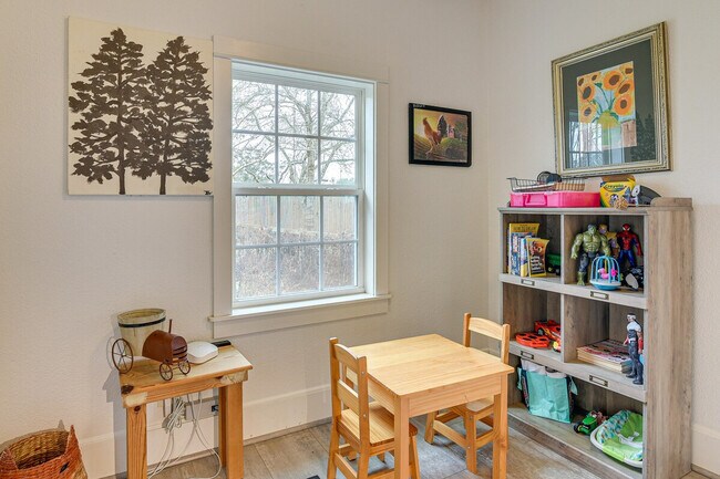 Building Photo - 5313 Palm Dr