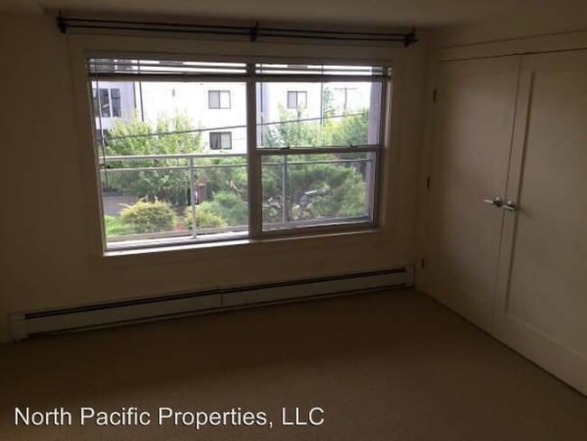Building Photo - Modern 2 Bedroom Queen Anne Condo