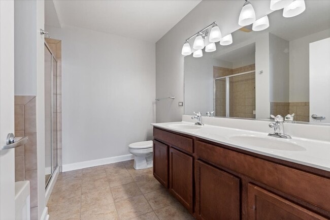 Building Photo - 1600 S Prairie Ave