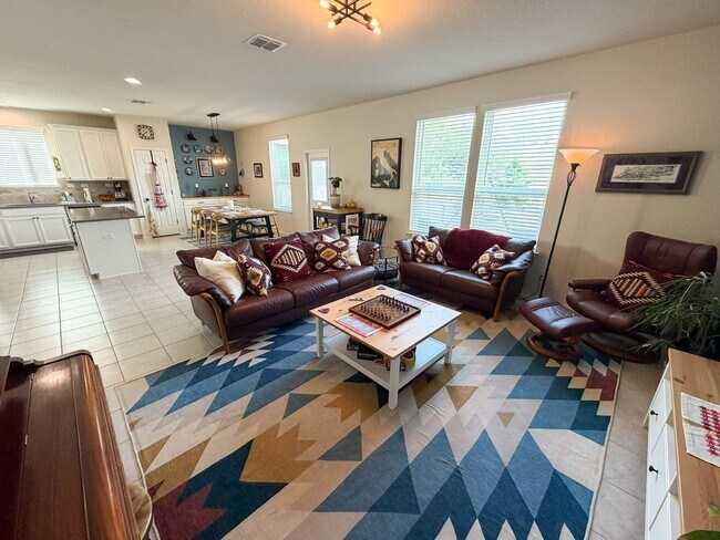 Building Photo - Well Maintained 3 bedroom 2.5 bath in COMAL ISD!