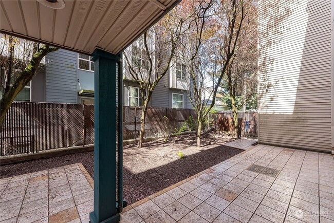 Building Photo - WS Condo Remodeled! 2BR/1.75BA w/ garage p...