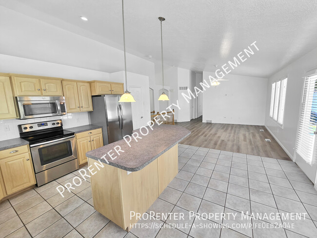 Building Photo - 2274 N 10 W