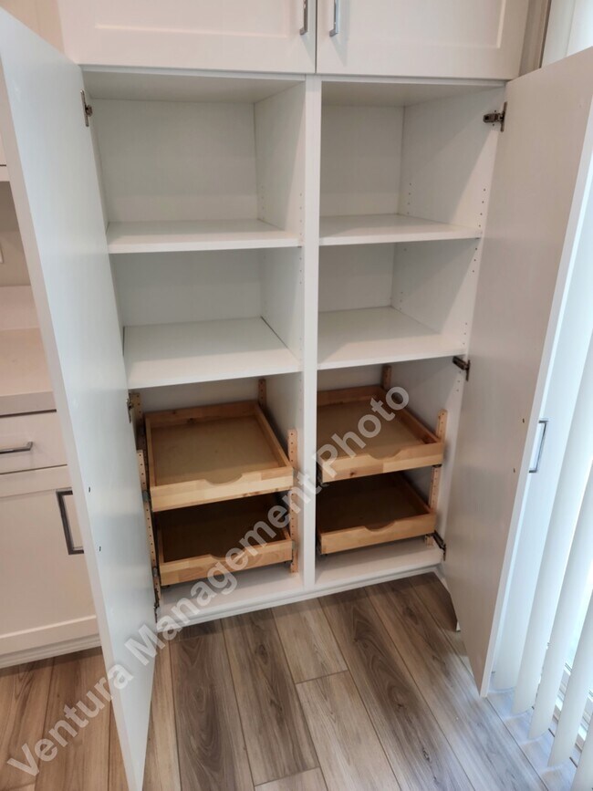 Building Photo - 3020 Harrison Ln