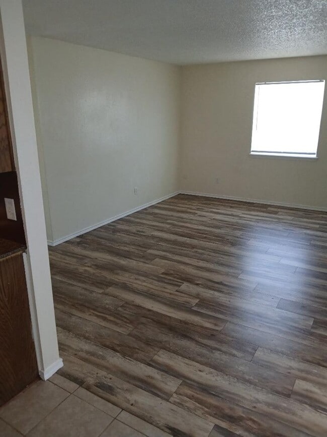 Building Photo - 2111 NW Lindy Ave