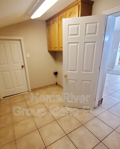 Building Photo - 3771 E 500 N